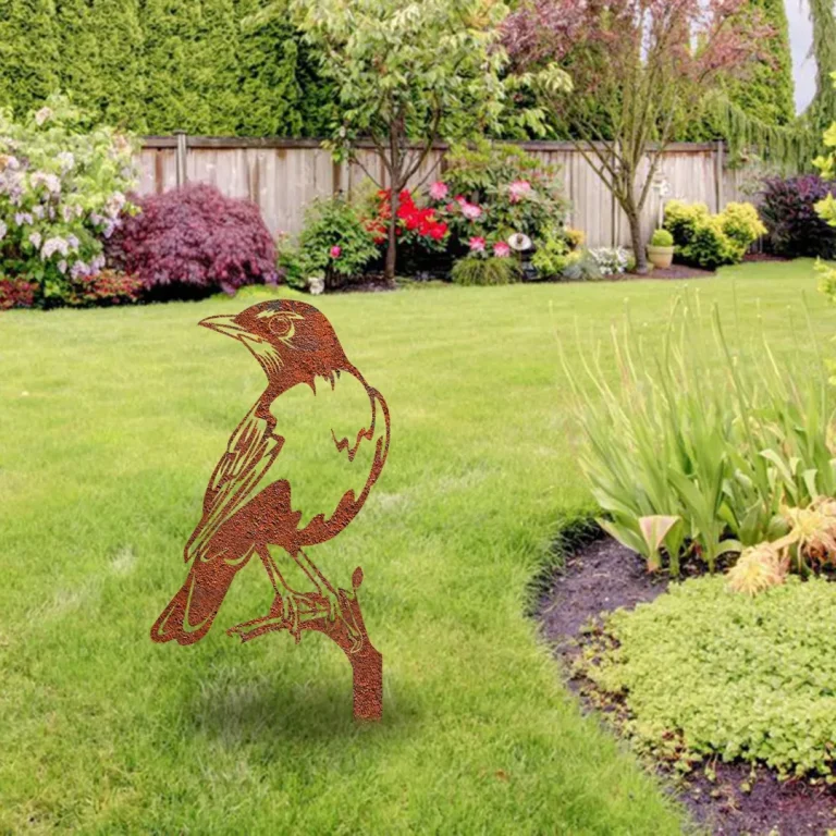 Rustic American Robin Bird Metal Garden Decoration, American Robin Decorative Accent