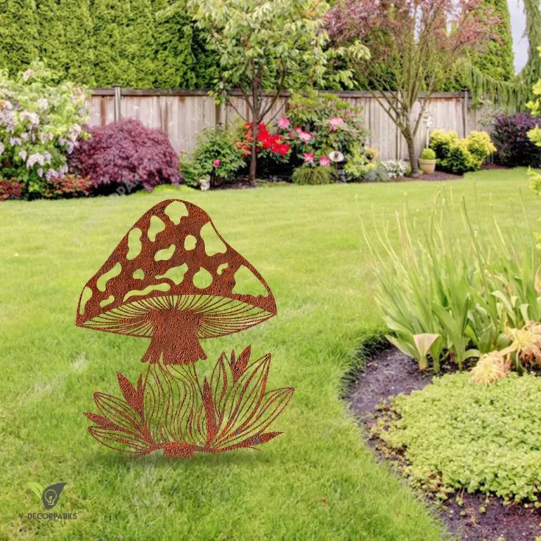 Rusted Mushroom Metal Garden Sculpture, Mushtoom Vintage Metallic Accent