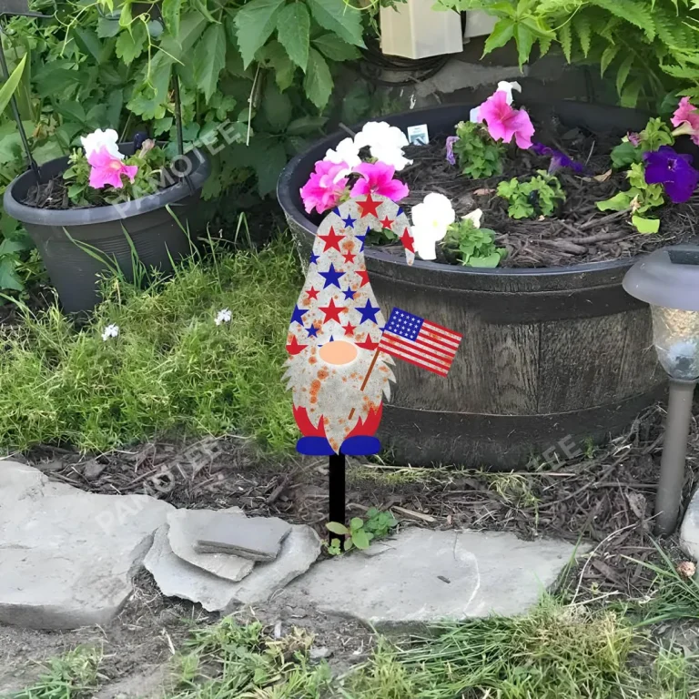 Rusted Gnome Holding Flag Metal Garden Decor, Gnome Iron Stake For Independence Day