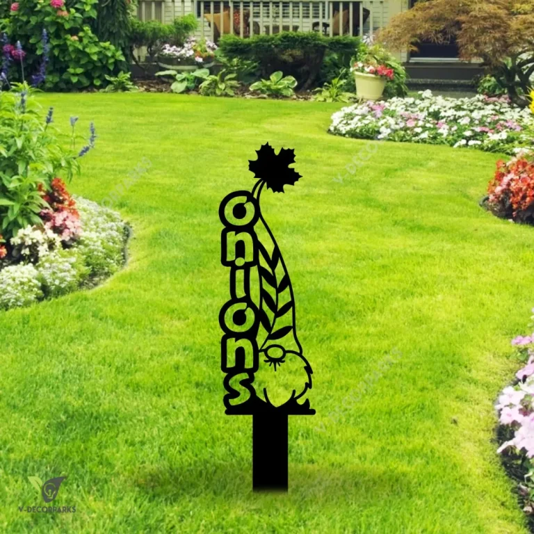 Onions Gnome Metal Garden Decor, Onions Vegetables Markers Evergreen Artwork For Mother Metal Sign