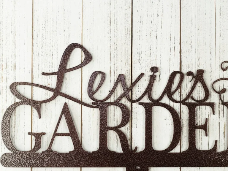 Garden Sign, Name Sign, Metal Name Sign, Gift For Her, Mothers Day Gift, Metal Art, Metal Decor, Garden Decor, Bumble Bee, Sign