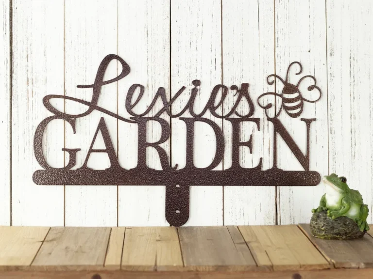 Garden Sign, Name Sign, Metal Name Sign, Gift For Her, Mothers Day Gift, Metal Art, Metal Decor, Garden Decor, Bumble Bee, Sign