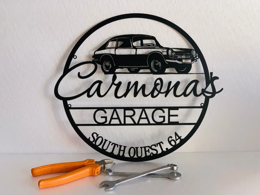 il_fullxfull.3548159666_fw4c.webp Personalized Metal Name Garage Sign Custom Location Address Wall Art Housewarming Name Plaque Man Cave Decor Dads Gift For Mechanic Workshop