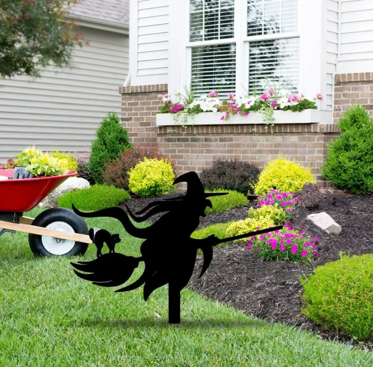 Flying Witch Metal Garden Art, Halloween Home Decoration, Witch With Stakes Garden Sign, Halloween Sign, Witch With Cat Decor, Outdoor Fall Decor