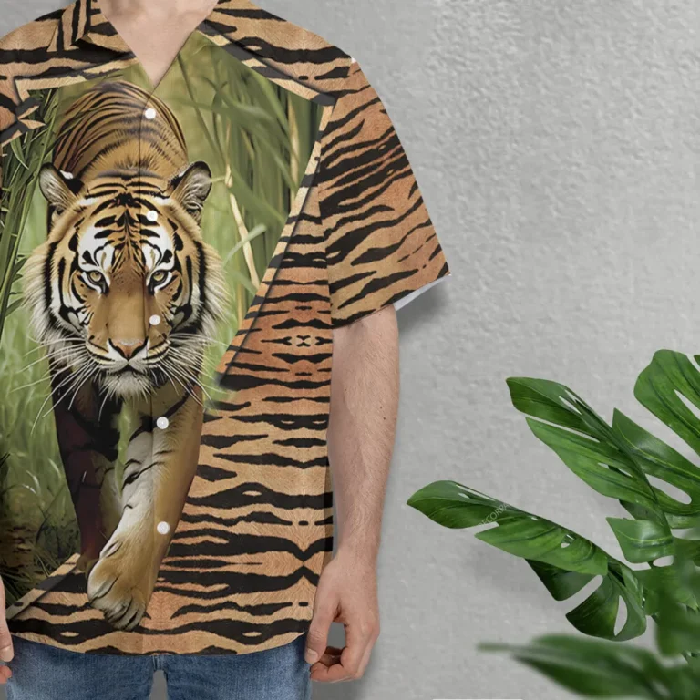 3d Printed Tiger Hawaiian Shirt For Men Women, Tiger Walking Summer Beach Shirts, Tiger Pattern Aloha Shirts, Mens Button Down Short Sleeve Shirts